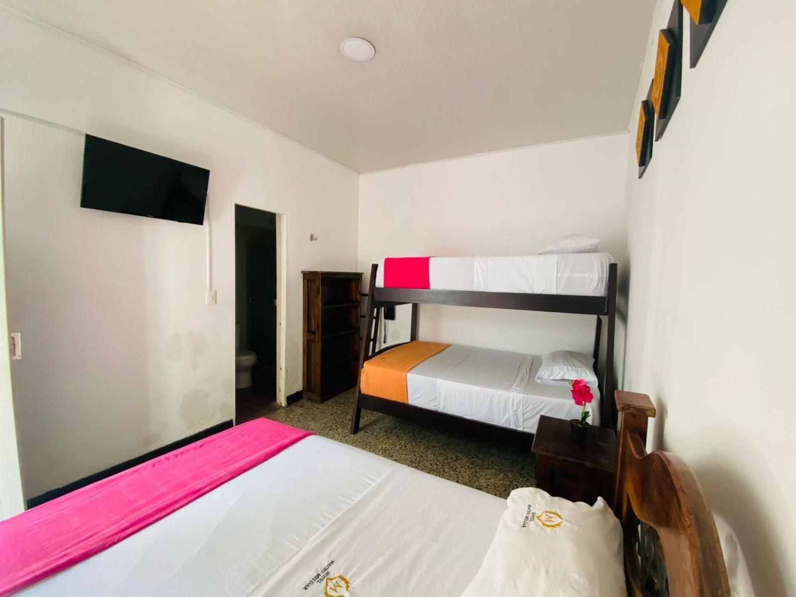 Hotel Maceo Мельгар Экстерьер фото